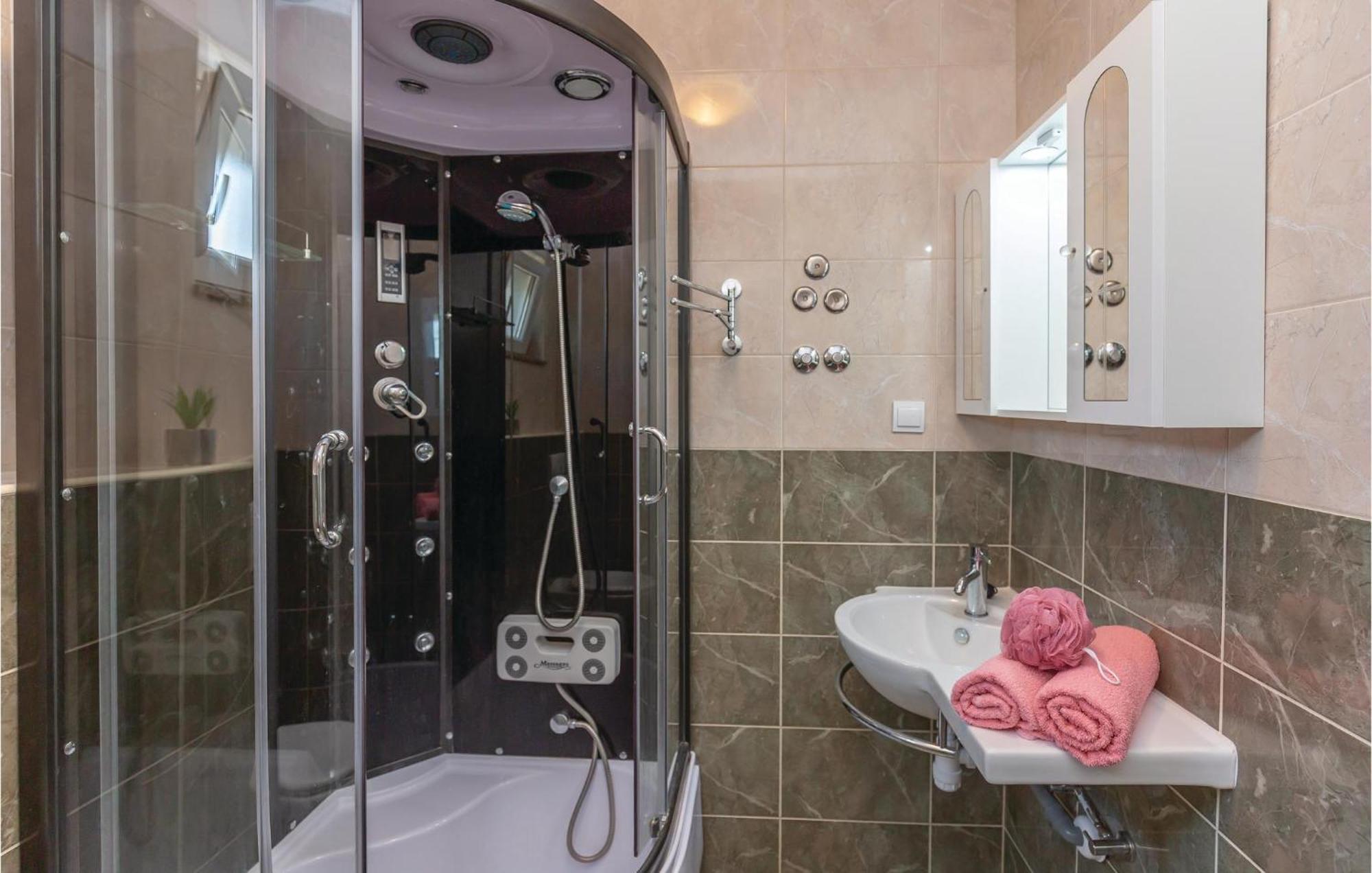 Gorgeous Apartment In Krvavica With Kitchen 외부 사진