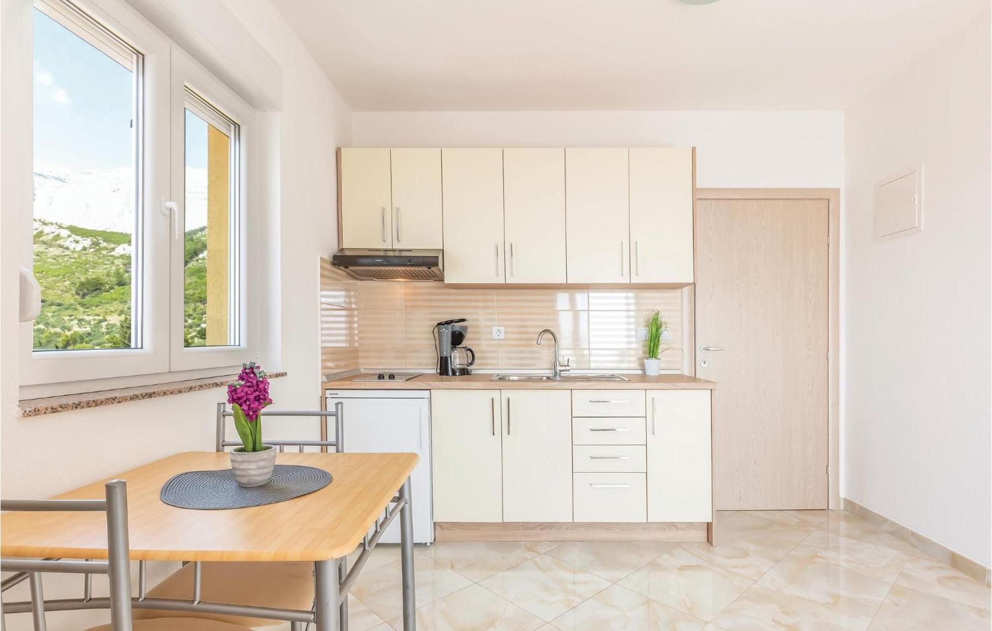 Gorgeous Apartment In Krvavica With Kitchen 외부 사진